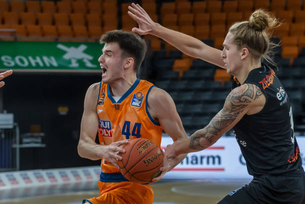 需的板凳深 需的板凳深