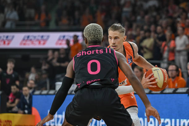 及年轻一代 及年轻一代